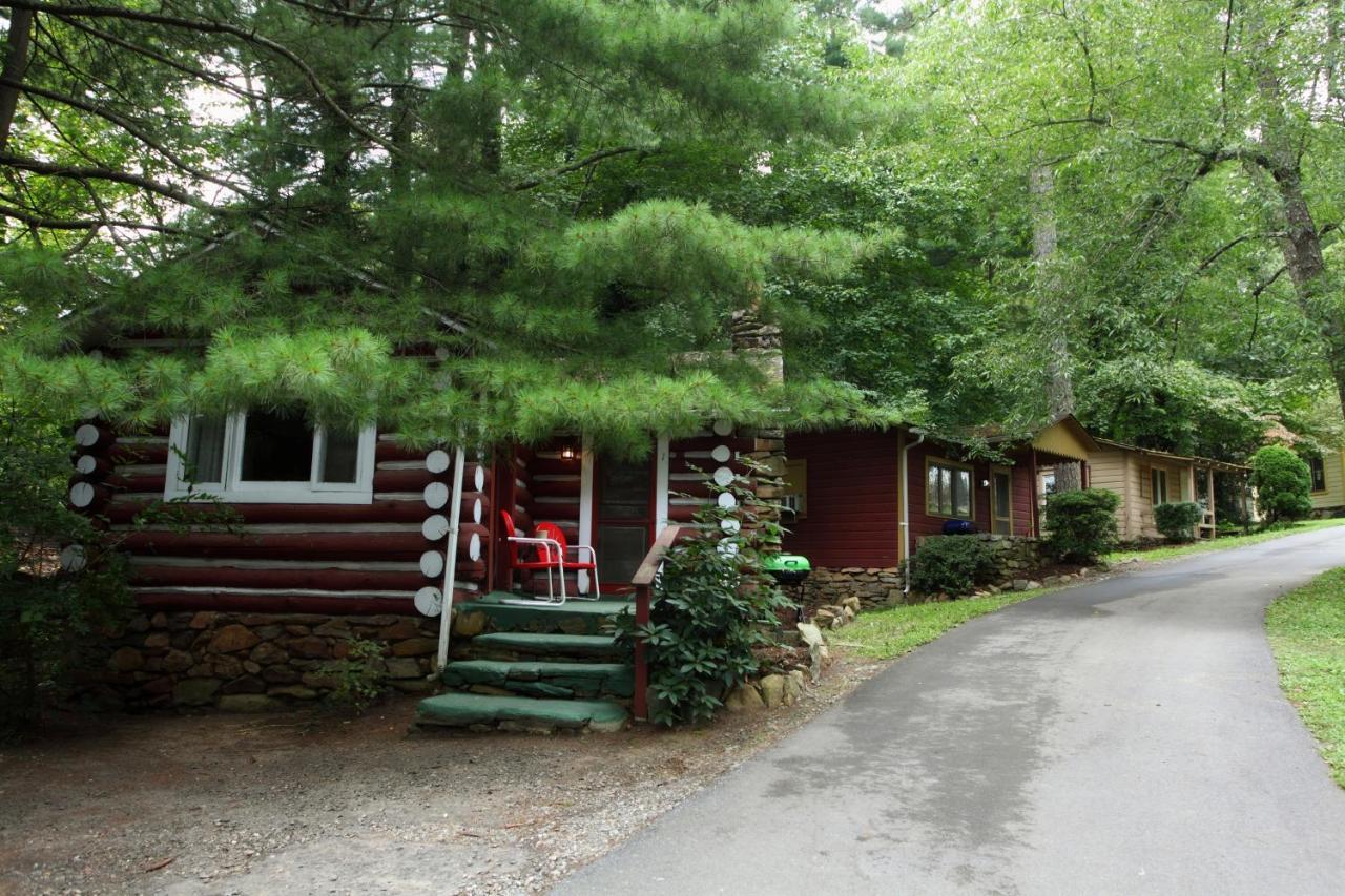 The Pines Cottages Woodfin 外观 照片