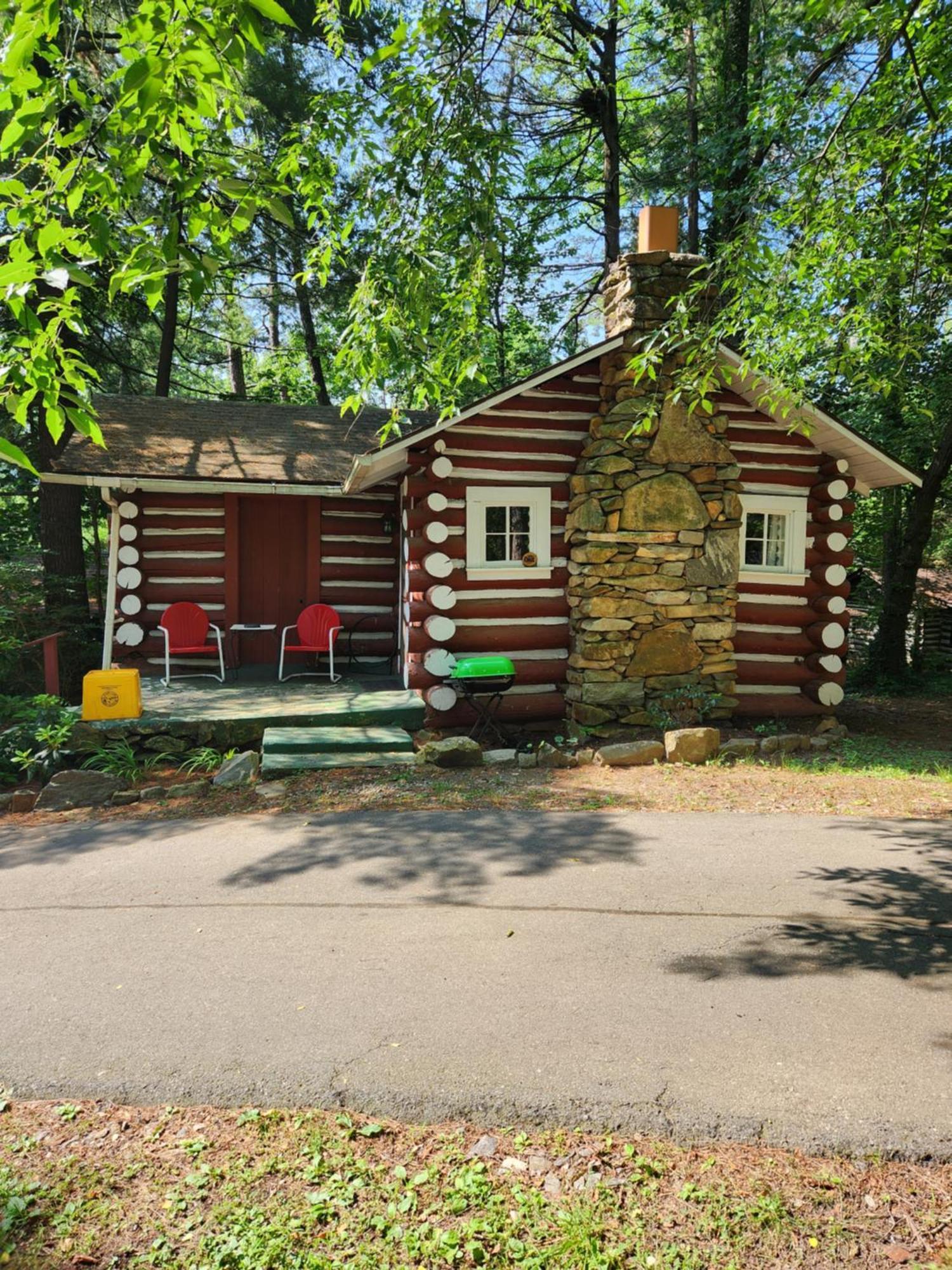 The Pines Cottages Woodfin 外观 照片